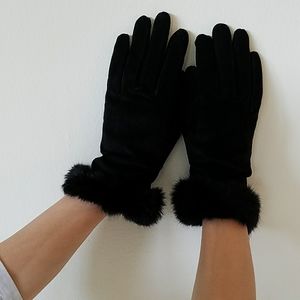 Elegant Italian suede gloves with cashmere liner